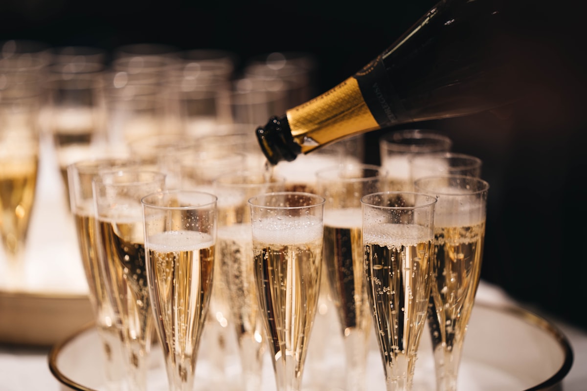 Espumante, Prosecco ou Champagne? Entenda as diferenças e escolha o seu